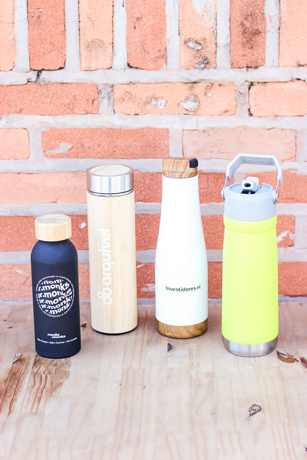 Squeezes personalizadas são brindes ecológicos e práticos que fortalecem sua marca! Descubra como usar para atrair novos clientes.