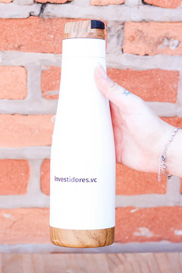 Squeezes personalizadas são brindes ecológicos e práticos que fortalecem sua marca! Descubra como usar para atrair novos clientes.